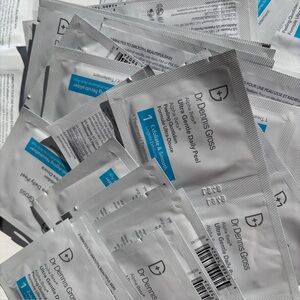 50 pcs Dr. Dennis Gross Alpha Beta Ultra Gentle Daily Peel Packets $200 Value